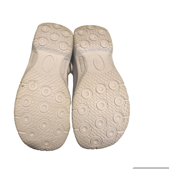 Nursing clogs- Anywear - Picture 3 of 3